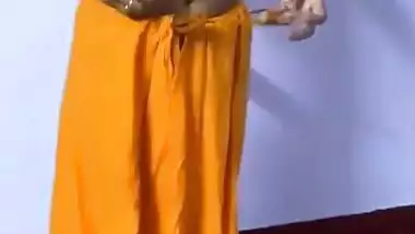 Desi sexy bhabi open her saree