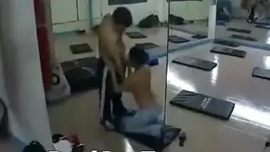Hawt Playgirl sucks lovers cock in the Gym