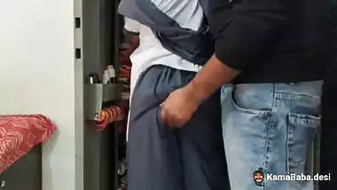 Desi xxx MMS of a guy fucking his college-going stepsister