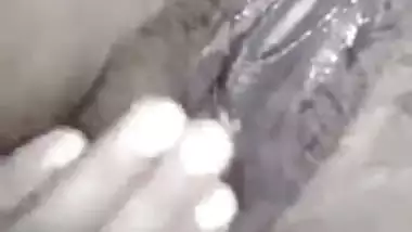 19-year-old desi girl’s Indian teen xxx video of fingering