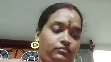 Tamil chubby wife boobs showing for secret lover viral MMS