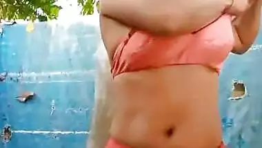 Village girl nude bath MMS video to make you cum