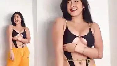 Sofia Ansari desi dance masti open dance video masti