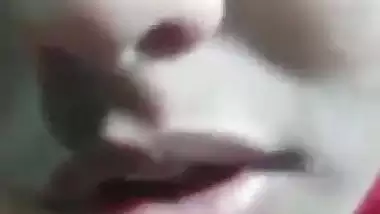 Hijab girl opens bra and round boobs show on cam