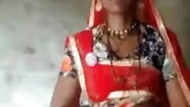Rajasthani bhabhi flashes for bf infront of son