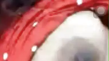 Cute expression bhabhi shows boobs and pussy on video call